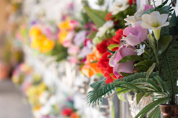 Entreprise professionnelle pour l’entretien floral de sépulture Avignon